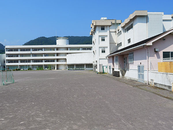 宇佐美小学校